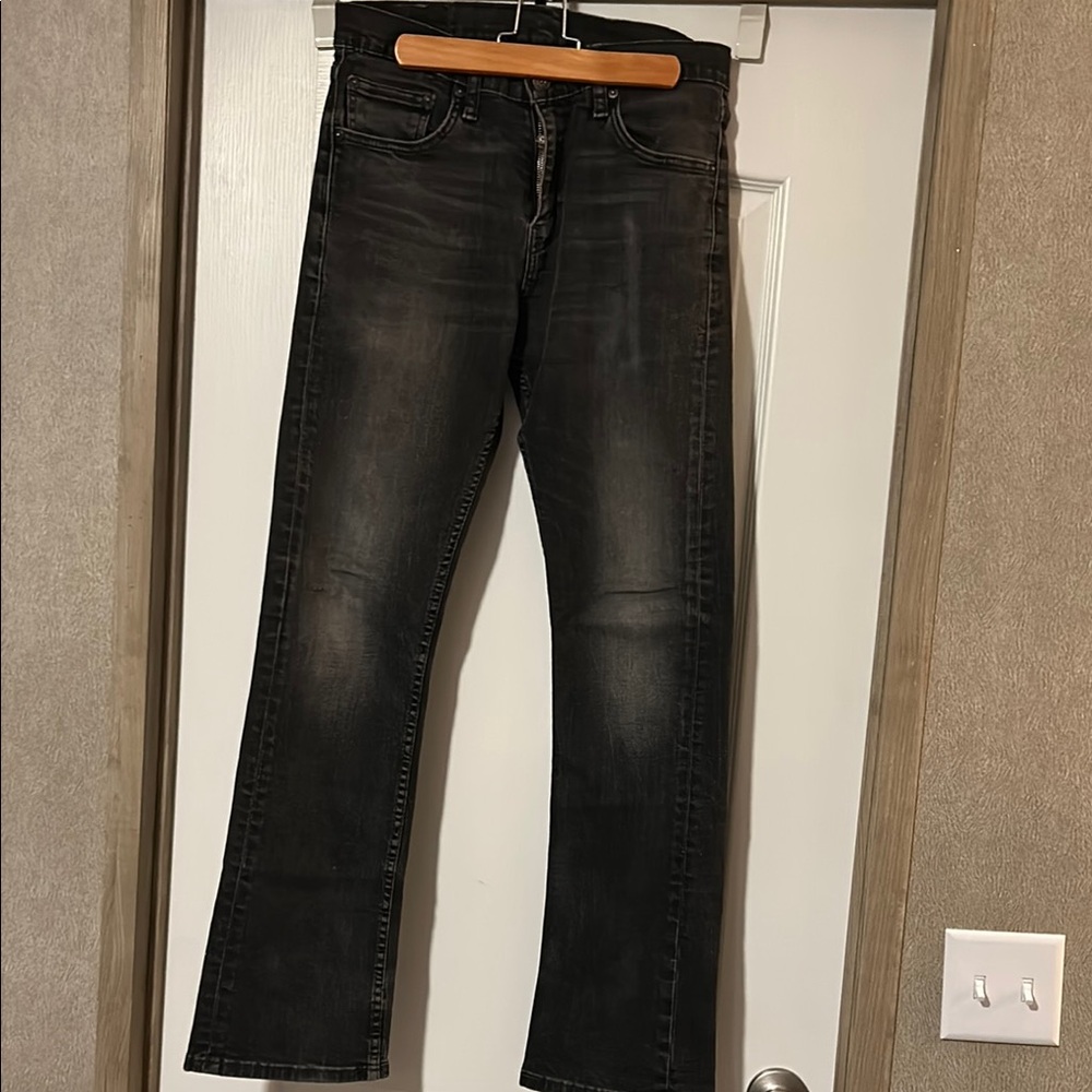 Women’s Black Levi Jeans